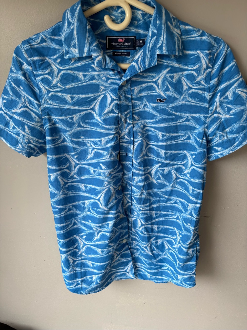Vineyard Vines Blue and White Short-Sleeve Button-Down Shirt size M